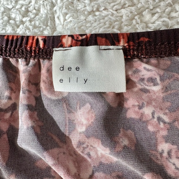 Vici Dolls Floral Off The Shoulder Blouse Top (Only Worn Once) - Picture 2 of 2